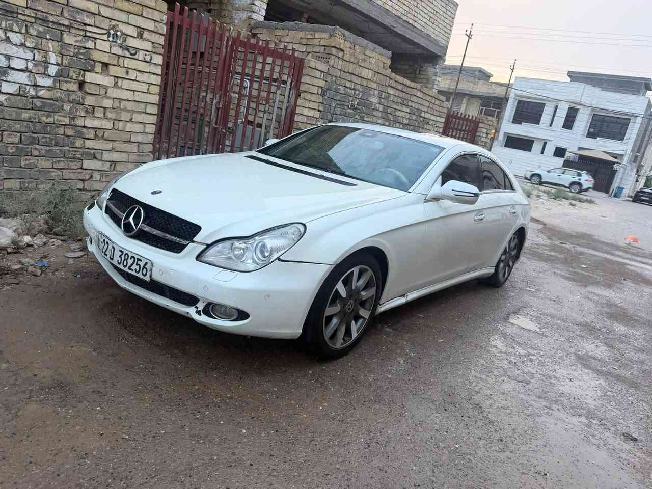 السلام عليكم
مارسدس 2009  V8 
CLS كلاس 550 
رقم اربيل ب اسمي تحول او وكاله + كتاب تضليل 80‎%‎ جديد 
بيهة كم قطعه صبغ بدون حادث طخات ابيع حزام شواصي لغود تكم قماره حوض كلة مكفول كير مكينه تراي وين يعجبك تبريد ثلج 
مواصفات 
بصمات 5 شاشة
 رادارات امامي خلفي 
سلايد فتحة سقف
كشنات كهرباء تدفئة تبريد 
 شفتات قطعتين تبريد 
منضومه زنون بجم كامل 
كشنات منفصل Vip 
باقي الموصفات معروفة 
العنوان بغداد الدورة 
السعر 120$ وبيهة مجال 
للاستفسار ***********
