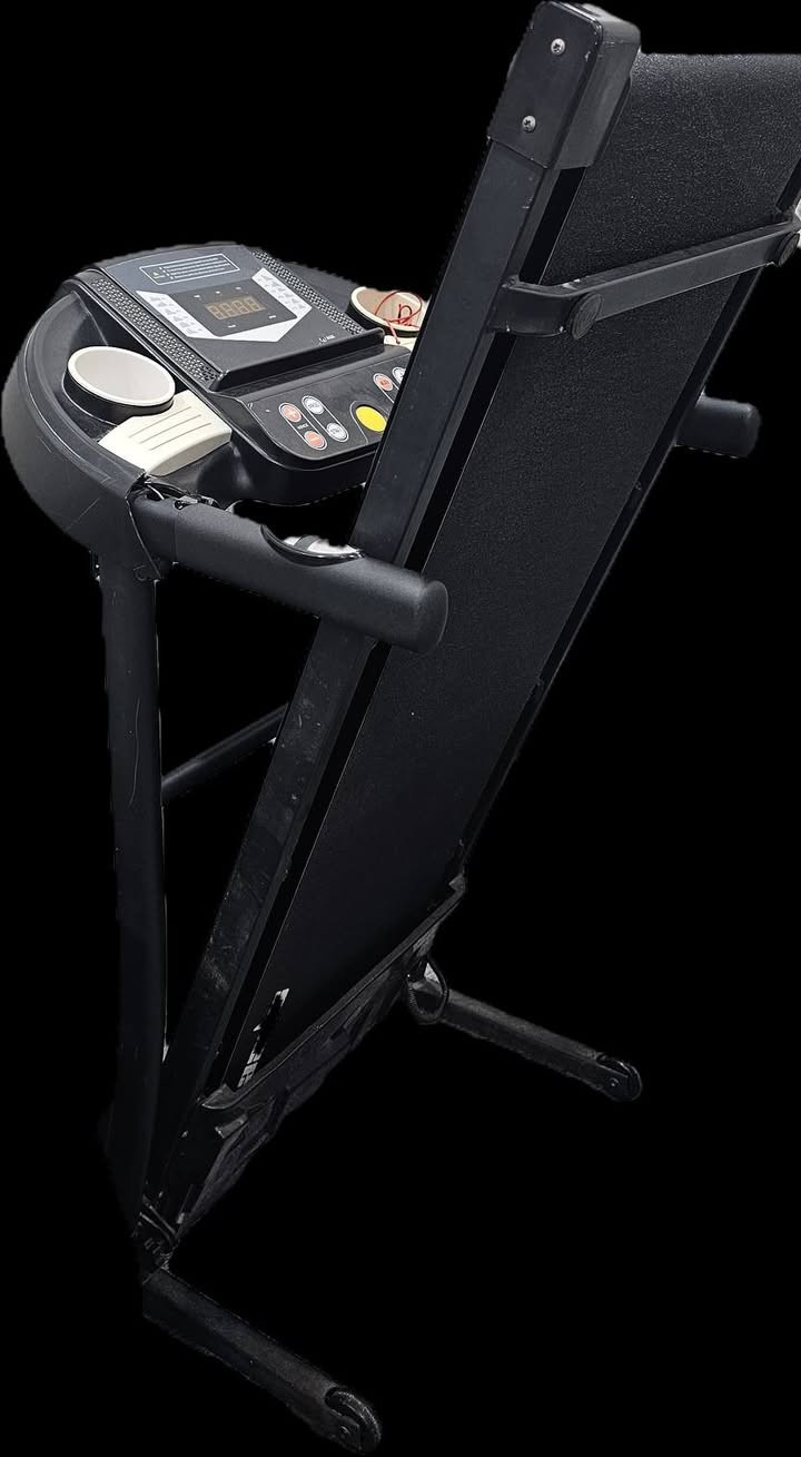 جهاز جري مستعمل للبيع
بيه عطل يشتغل وبعدين يوكف 
مكاني بغداد الشعب 
موبايل ***********
