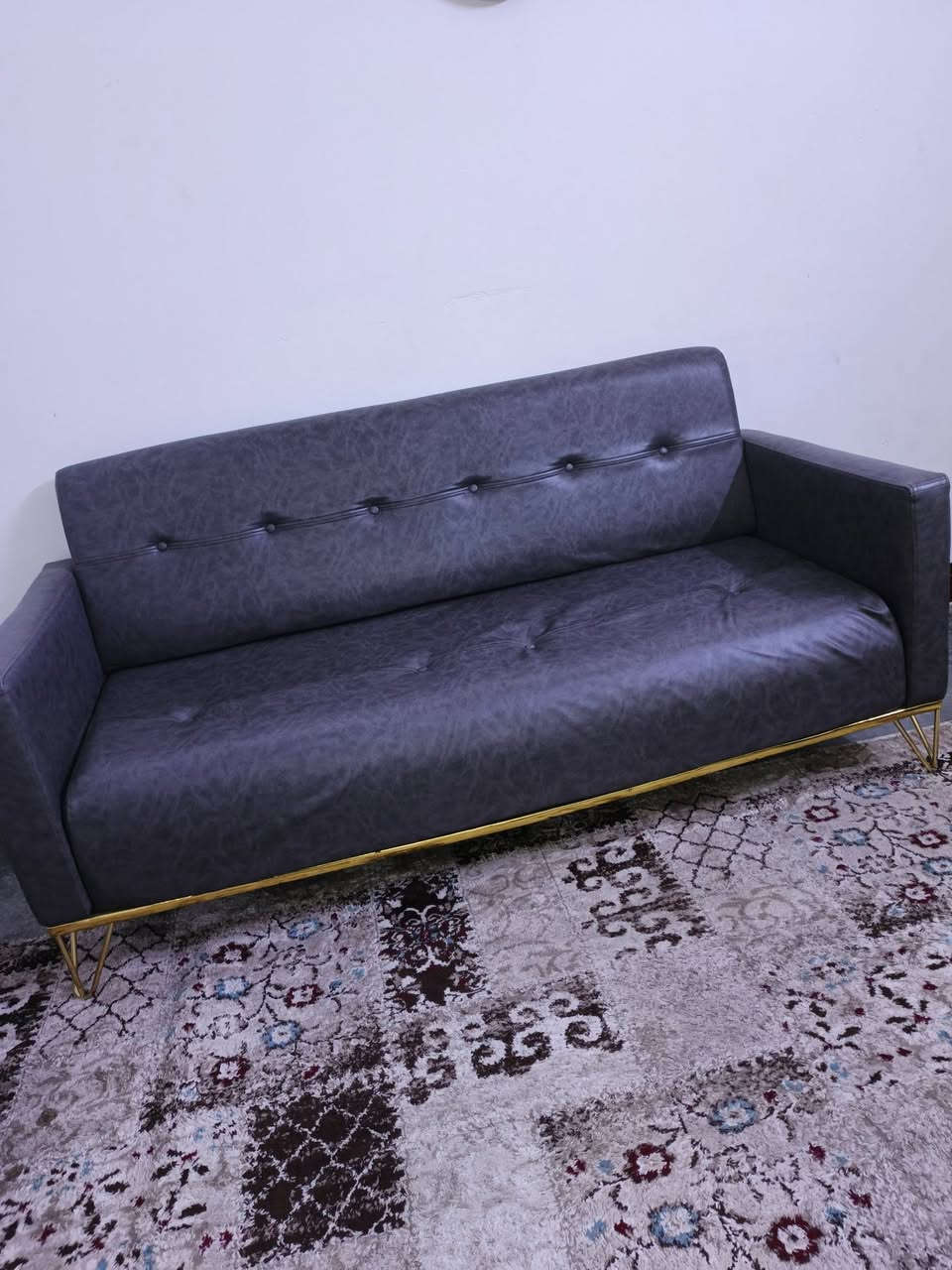 السلام عليكم قنفات ثنين ٤ مقاعد + ٣ مقاعد جلد  بعده جديد مفصلي تفصال خاص رايده ب ١٧٥ وبب مجال بسيط مكاني الحسابات قرب الاستخبارات ***********
