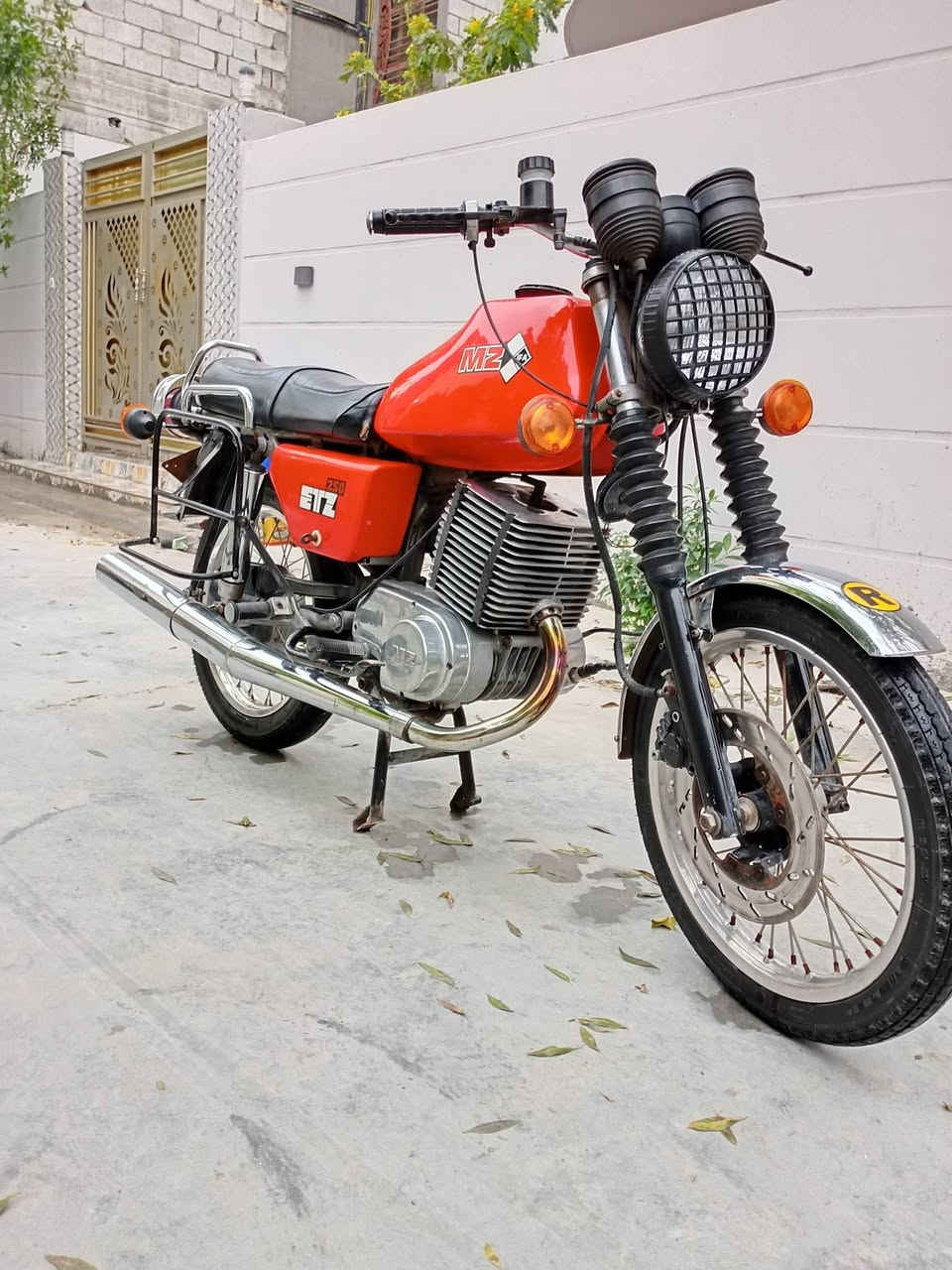 سلام عليكم من رخصت مدير الكروب دراجة امزت 82 دراجة كصه واحد 1عل فتح دراجه كامله مكمله  بيه لحيم بل خشم وجه الكشن دراجه معمره عله اخر حبايه ترايك وين ميعجبك مكاني ديالى بعقوبة ‏‪***********‬‏ الخاص مغلق السعر مليون  600وبيه مجال للشراي
