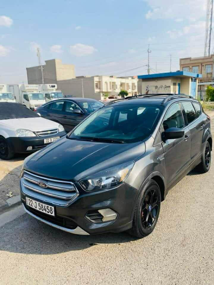 فورد اسكيب ٢٠١٨ مواصفات sel 
فوول فوولة  بةس سلايد نية 
مةكينة ١٥ توربو 
دةبل اكسل 
كوشن جلد و هيتةر 
سندوق شةفت 
شاشة كةورة 
و زور مواصفاتي تر 
سةيارةكة يةك دينار مةسروفي تيدا نية  چركةش بةشةرت 
٤ پارچةي بوياغة بي داخلي  
٣ پارچةي پيشي و دةرگاي سايةق 
ارباك بةس سوكان سيستةمة 
سعري ٩٥  و كةمةك مةجال 
٦٠٠ هةزار غرامةي لةسةرة دواي مةعامةلة دةدريتةوة 
لة هةوليرم 
*********** 
*********** أربيل, العراق
