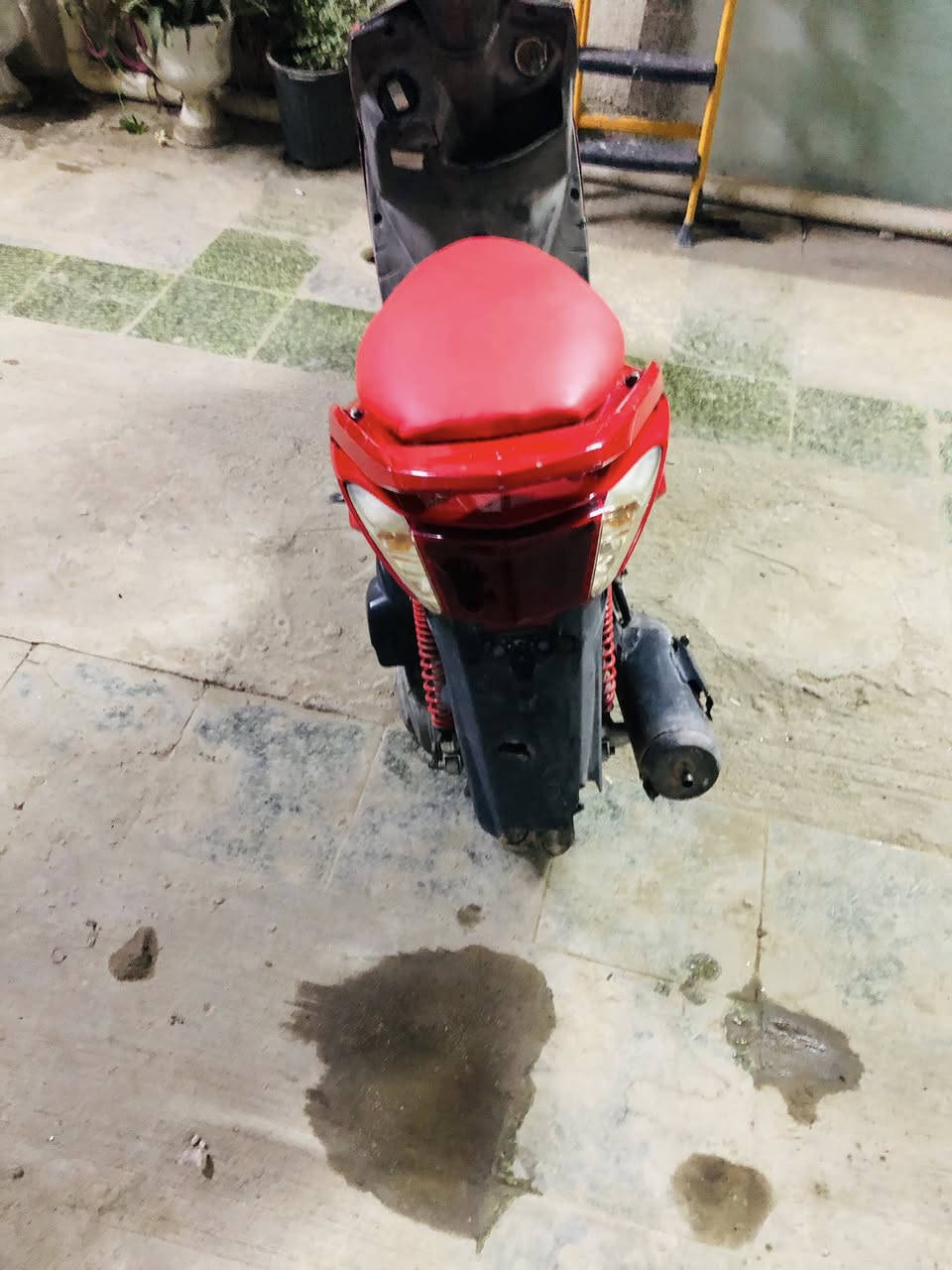 السلام عليكم سكنس فحل نوزل للبيع الدراجه كلشي مابيه نقص فقط ستاند خلفي الدراجه شلعه ومعدل كهربائيات كله شغاله الدراجه كلى اسبوعين ادرله دهن امزويل السعر 550بيه مجال بسيط العنوان بغداد حي اور قرب جامع الفردوس ***********
