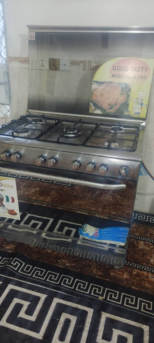 سلام عليكم طباخ 5عيون فرن فوك وجوه شغال كله حجم كبير سل ستيل كله طباخ كامل سعره 150 مكاني الشعب رقم *********** واتساب
