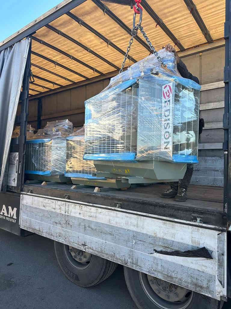 � للبيع محولات كهرباء بجميع الأحجام 🔌
نُوفّر لكم محولات كهربائية درجة أولى بمواصفات عالية وجودة ممتازة:

الأحجام المتوفرة:
▪️ 100 ك.ف.أ
▪️ 250 ك.ف.أ
▪️ 400 ك.ف.أ
▪️ 630 ك.ف.أ
▪️ 1000 ك.ف.أ

المنشأ:
🇹🇷 تركي – 🇸🇦 سعودي – 🇮🇷 إيراني

✅ ضمان لمدة سنة مع إمكانية الاستبدال
✅ توصيل مجاني إلى جميع محافظات العراق
✅ خدمة ما بعد البيع متوفرة

بالإضافة إلى:
🛢️ زيوت محولات
⚙️ مكائن
🔌 أسلاك كهرباء
🗼 أعمدة كهربائية

📦 نشتري المحولات المحروقة، المستعملة، والجديدة بأسعار مناسبة.

📞 للاستفسار وطلب الشراء يرجى الاتصال أو التواصل عبر واتساب على الأرقام التالية:
📱 ***********
📱 ***********

خدمتكم شرف لنا – تواصل معنا في أي وقت
