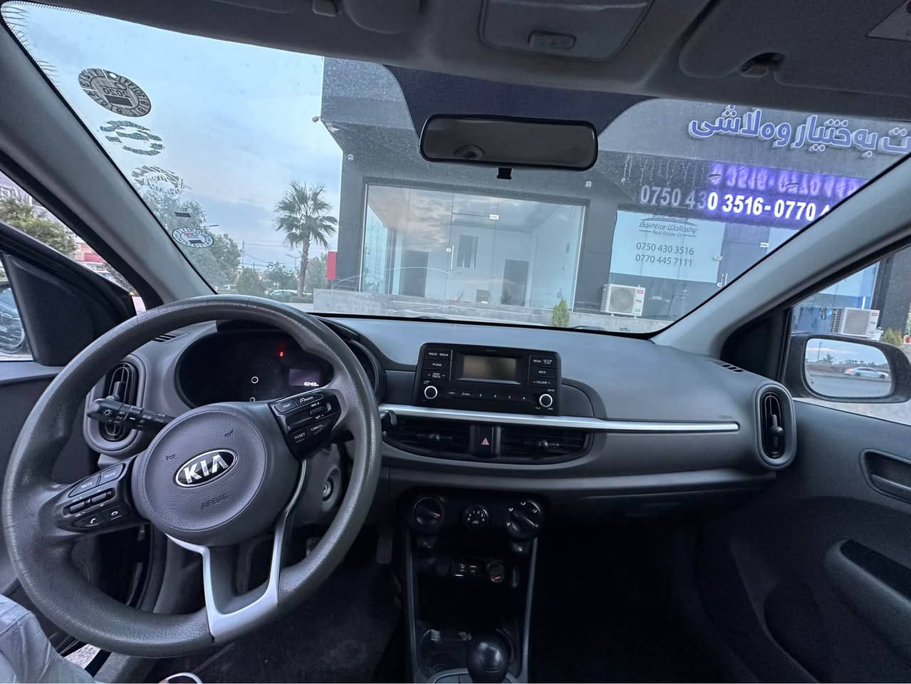 السلام عليكم

للبيع بيكانتو 2018
بدون صبغ زيرو شركة مطلعيها بسنتها
ماشية 160 الف كيلو 
سنوية ساقطة

السعر 96 ورقة وبيها مجال بسيط
السيارة بيها غرامات 450 الف تنزل من سعرها

مكانها اربيل
واتساب *********** أربيل, العراق
