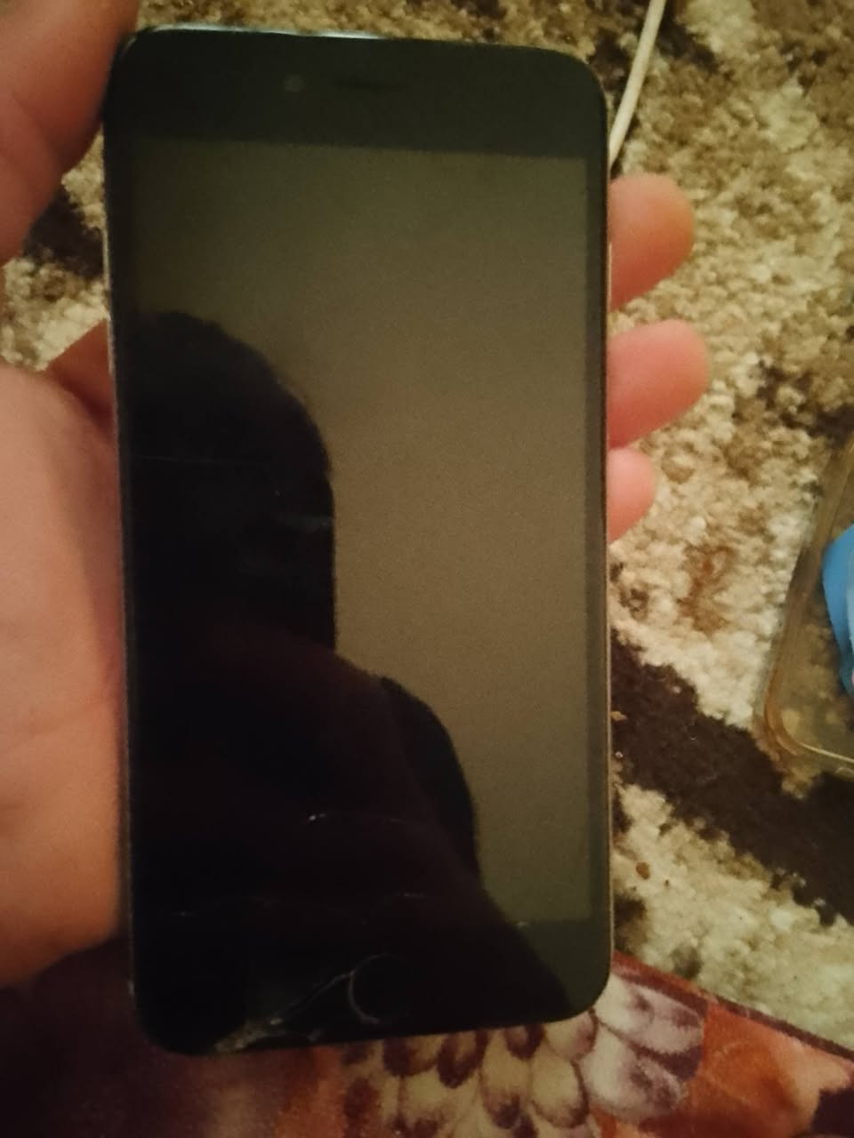 ايفون لابيع بس عاطل مايشتغل العنوان الموصل وادي حجر 
سعره 70 وبي مجال***********وتساب
