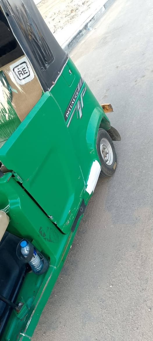 السلام عليكم تكاتك البيع 21 شهر 11 سعر 7 250 وبيها مجال قليل مكانه البصره قبلة سوق  الكبير قرب  المستوصف***********
