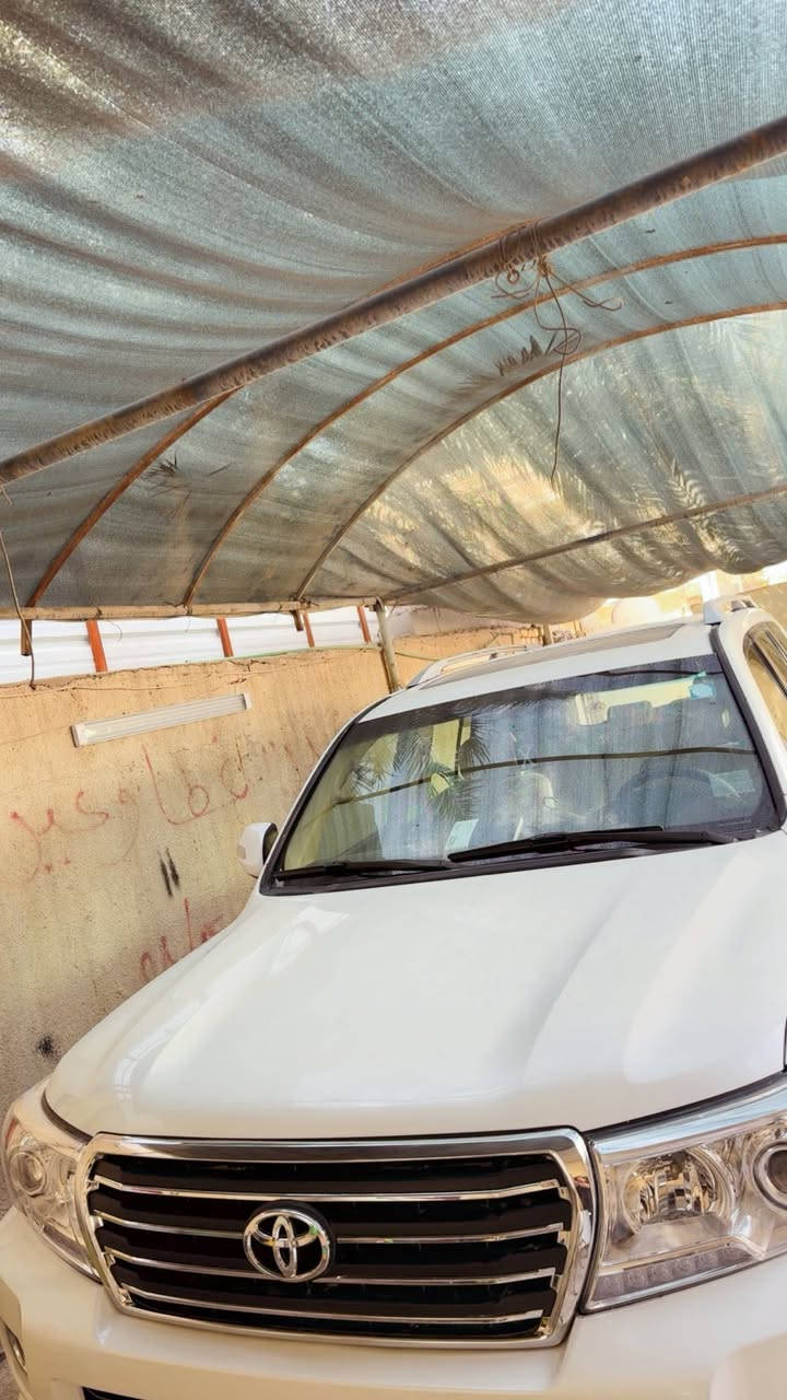 لاندكروز 2010 رقم بصرة انكليزي بسمي                                                     
بيها صبغ بنيد وقبق الصندوق بدون ضربه
مكفوله من الضربه
سياره جاهزة حداديه كير مكينه 6 سلندر تخم تاير
محدث فقط الدعاميات 
السعر 280 بيها مجال بسيط
المكان البصرة 
***********
