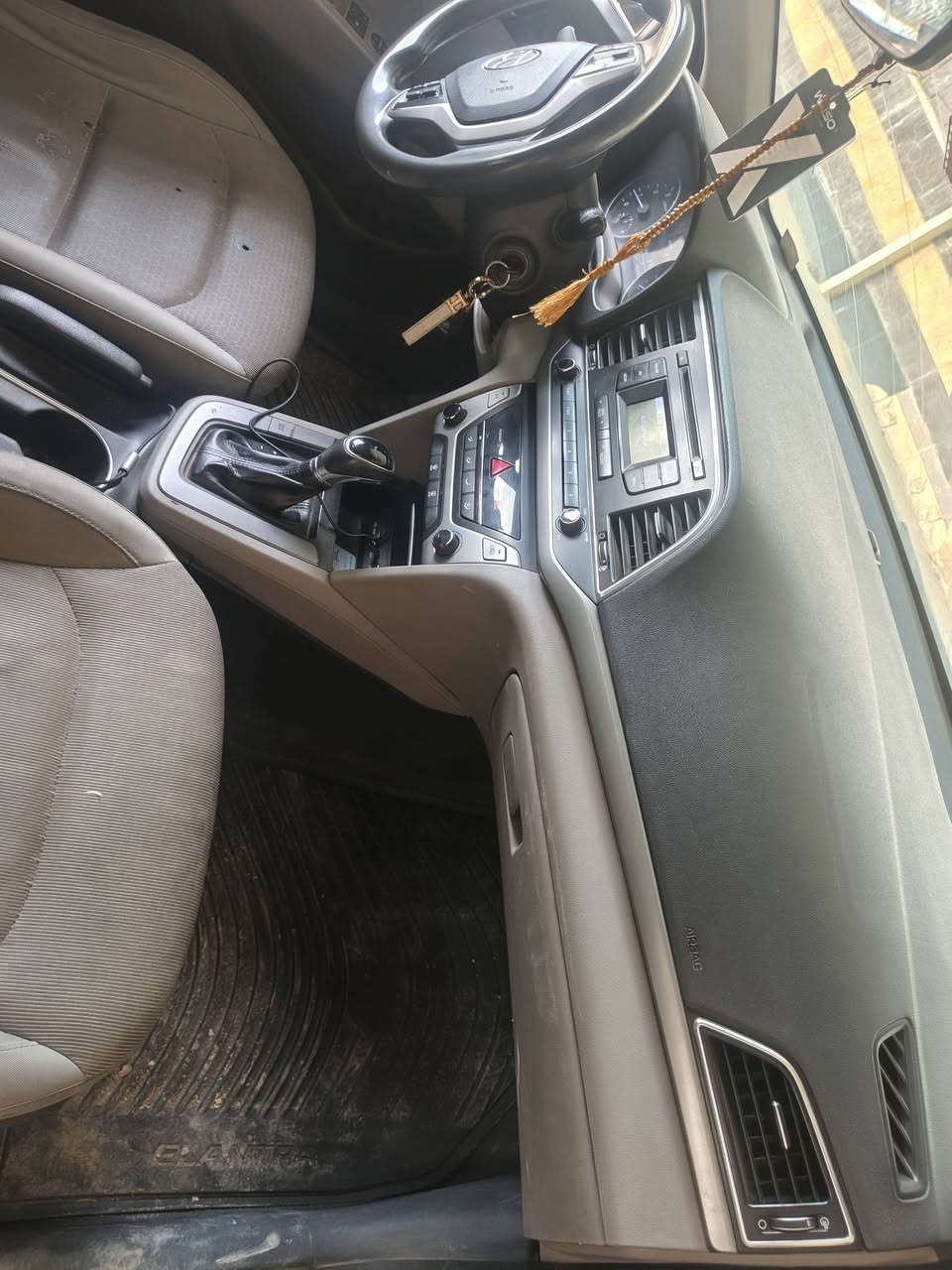 للبيع هونداي النترا موديل 17 رقم بغداد سنويه باسمي تحويل مباشر سعر 115 بيها مجال رقم الهاتف*********** العنوان ديالى خان بني سعد سونار موجود بالصور
