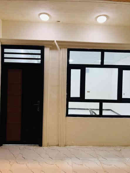 بيت للبيع  100 م زراعي ( ما ابيع قسط !!! ) حي بدرالسعر 38 بي مجال بضهر مدرسه الشهيد كاضم بضبط بناء حديث صفر غير مسكون فول سيراميك واجه ع الشمس واجه فلين اناره داخليه شارع تبليط قريب جداً من البيت مي كهرباء ضمانات كامله يتكون من غرفه نوم هول  واستقبال صحيات داخليه وخارجيه 

 اي ايستفسار ***********☎️
***********
