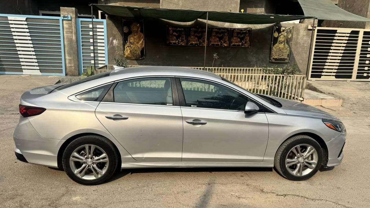 سوناتا موديل 18 
وارد امريكي 
محرك 2400 GDI 
ماشيه 84 mil
نص فول 
رادار بالمري 
شاشه جبيره ابل كاربلاي 
كامره خلفيه 
بصمة تشغيل وبصمة ابواب 
حادث وسونار موضح بالصور 
صبغ نص الجاملغ الخلفي والباب 
وبارد بسيط بجاملغ الامامي جهة الصدر واضح بالصور 
السياره كلها ليبل واحد بدون ايرباك 
كير محرك حداديه تبريد كله مكفول 
السعر 145بيها مجال قليل 
رقم بغداد باسمي سنويه جديده 
مكانها ميسان العماره / بغداد بسمايه وحسب الاتفاق وي المشتري 
للاستفسار ***********
