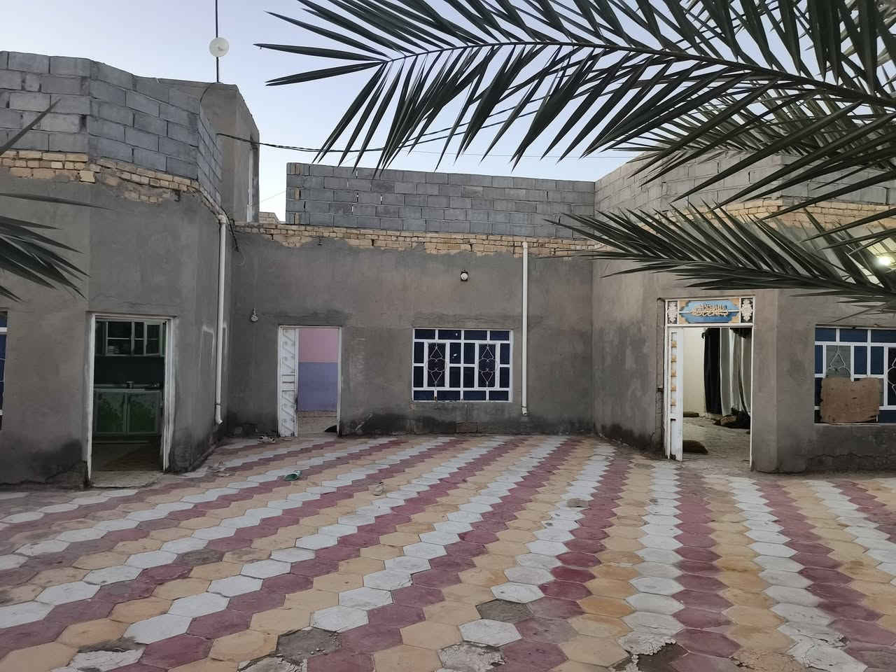 بيت ركن عد ال معالي قرب مدرسة 🏫 الخلود 3 اغرف 4 في 5 البراني الطول 8 رالعرض 5 المساحه 400 متر للستفسار *********** السعر 50
