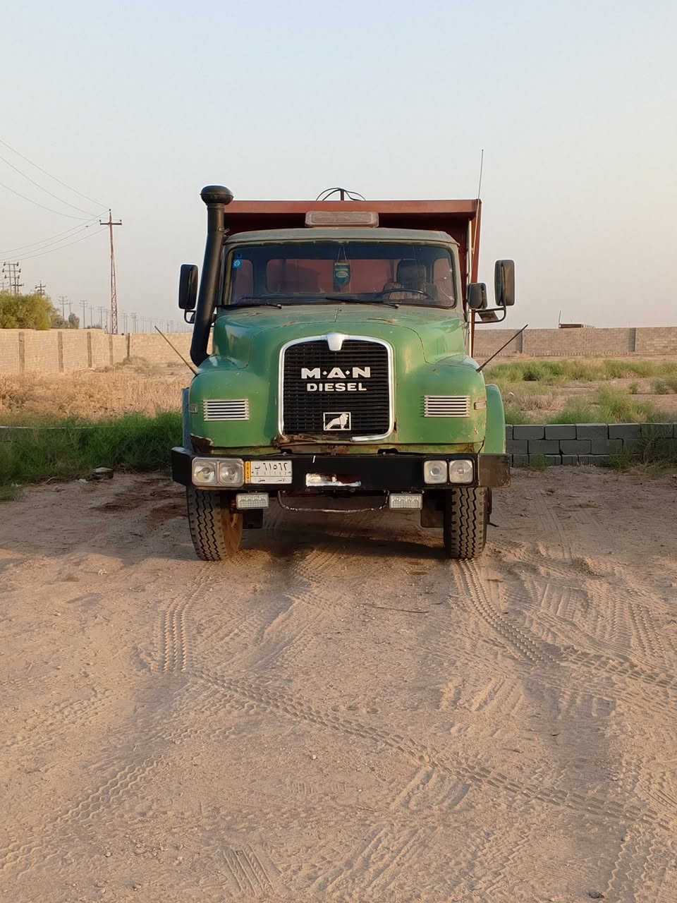 يالله اسلام عليكم للبيع سياره مان موديل ٧٧رقم نكليزي  تحويل شوكت متريد السياره خير من الله انكرسلف كبل لشغل  (شاصي كفاله محرك كير اكسن خير من الله تخم تأير حجم ٢٠جديد طك )بعينك وقتنع سعر عل خاص ***********
