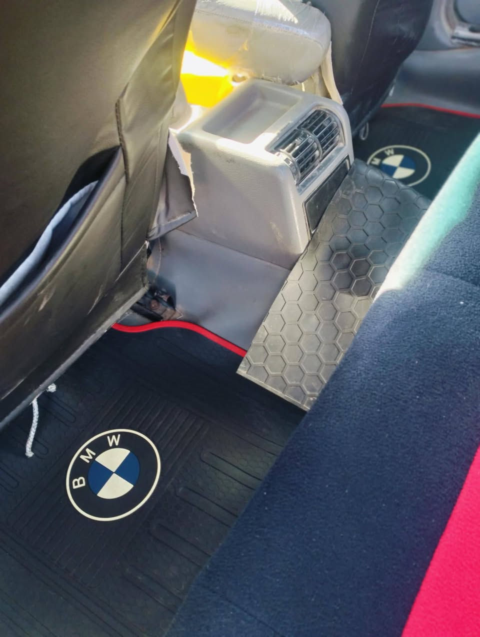 سلام عليكم 525كير عادي رقم ديالى مكينة وكير خير من الله سنوية 27شرط التحويل مكاني ديالى 50وبيهة مجال بيع فقط ***********
