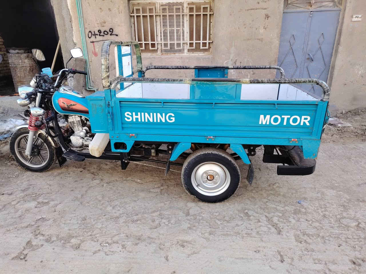 سلام عليكم ستوته لبيع ٢٣ نضيفه فول مكان شاميه هاذه رقمي ***********
