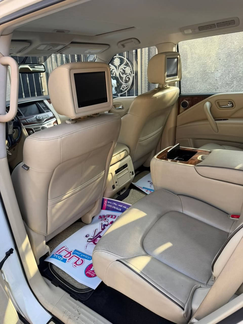 السلام عليكم
انفنتي 2019 خليجي 
السياره بيهه ربع دعاميه صبغ 
جديده وجاهزه 
ترهم بيع او مراوس
كير مكينه مكفول 
العنوان زيونه 
السعر 310 وبيها مجال بسيط 
للاستفسار ***********
