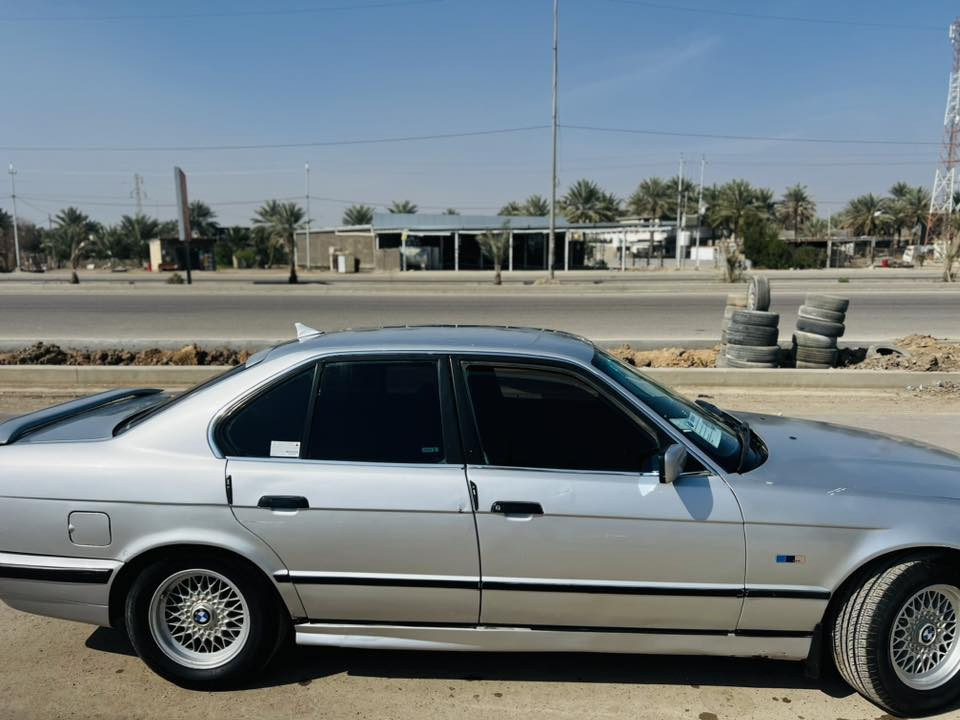 السلام عليكم
525 مسكر 
السياره مثل مشوف بالصور واحلا بعد 
السياره بيه خيط تبخير 
والباقي كله خير من الله 
45 وبيه مجال 
***********
مستعجل عليه
