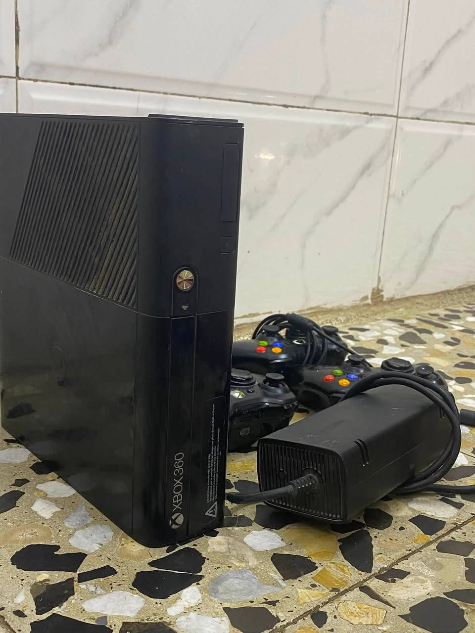 سلام عليكم جهاز اكس بوكس 360مهكر الجهاز كلة نضيف ويا 4جوستكات ويا هارد بي 30لعبة كلهن قويات جميع اجزاء كول أوف ديوتي /السعر 150الف 
/المكان بغداد الغزالية /


**إذا كنت صاحب هذا الإعلان وتريد حذفه لأي سبب، رجاءا أرسل رسالة إلى الدعم الفني**