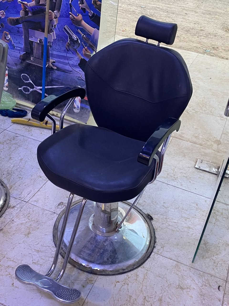 كرسي مع مرايا كلش نضيفات بسعر مناسب بغداد
***********
