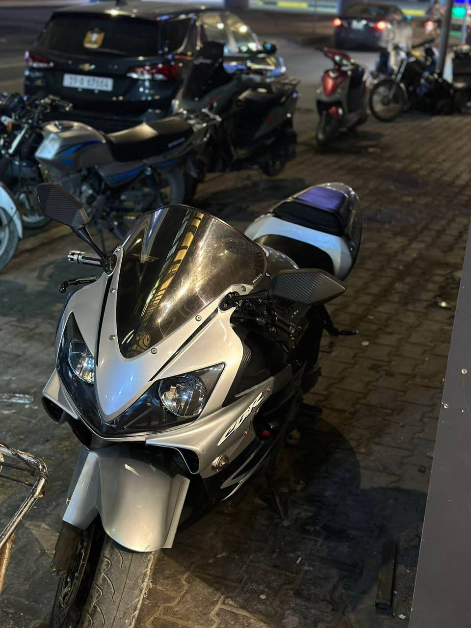 للبيع F4i  كربلاء مبدل فقط مساطر وضاغطه زنجيل *********** كربلاء, العراق
