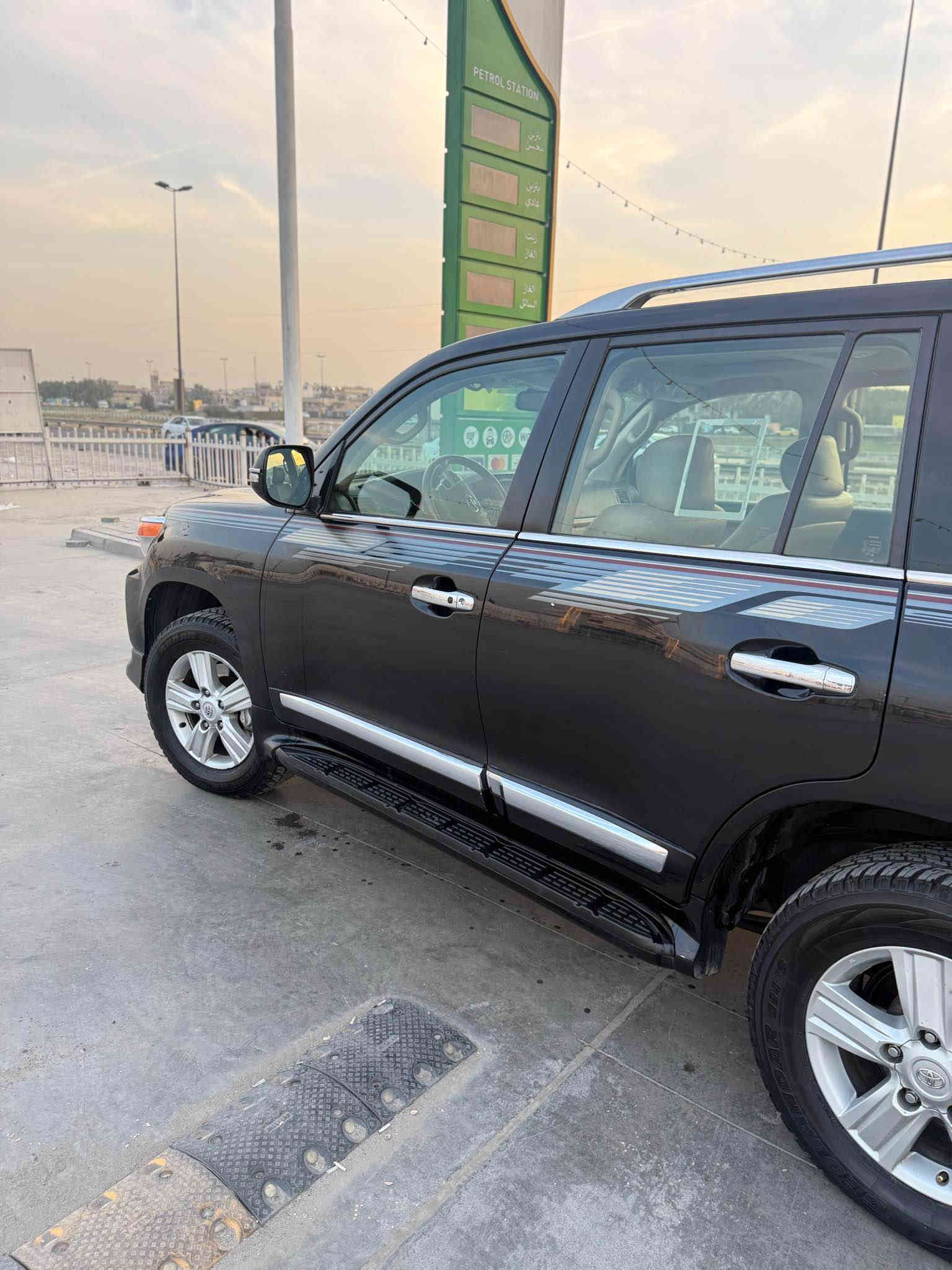 لاندكروز موديل 2015
محرك 4600  حلوة  
ماشيه 162 الف
نظيفه السيارة
كير ومحرك مكفولات
بيهه صبغ دعامية البلاستك
ومكانين تكحيل 
وجراد شويه بالقمارة
بدون حادث وغرفتهه نظيفه
 وسونر موجود
وعليهه ادامة كامله نوزلات بلكات مجاول فيتبم كل جديد
سعر 39 الف $
*********** بغداد
