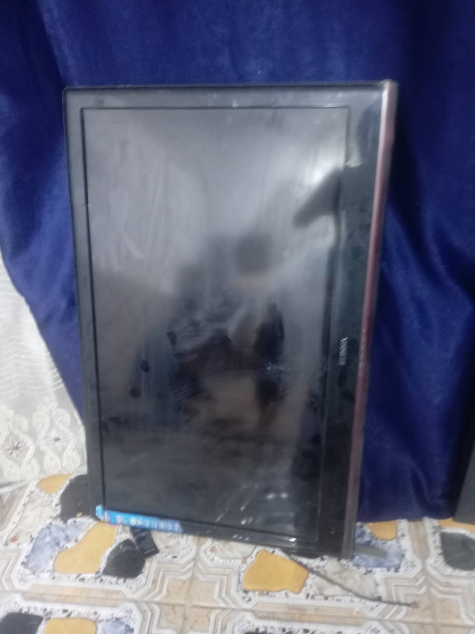شاشات للبيع شغالات كلهن رقم تواصل واتس ساب *********** أخت جديده سانه سنه من مشتريه
