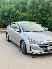 النترا ٢٠٢٠ امريكي  السعر ١٣٣$وبيه مجال مواصفات. رادارات جانبيه  تحديد...