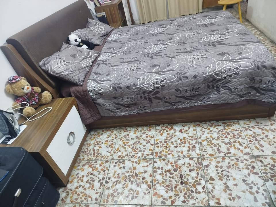 غرفة اخشاب ماليزي الثقيل نظيفه السعر ٤٠٠ قفل 
وتخم شغل عراقي ٧ نفر السعر ٢٥٠
للاتصال فقط واتساب ***********
المكان بغداد حي اور
