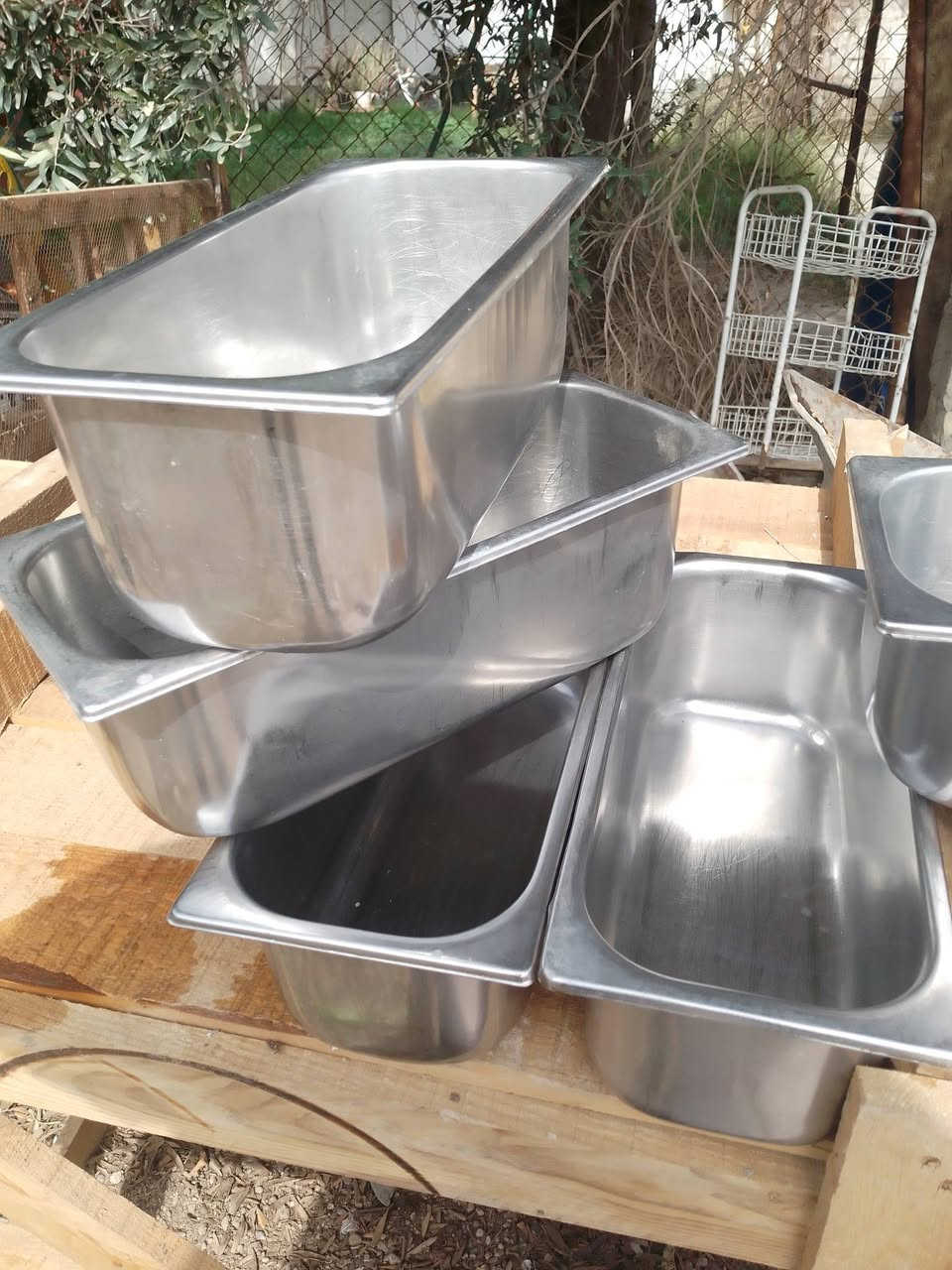 حافضات استيل الصلي مال مقبلات سعر الوحده ٦ تالاف العدد ٩ مكاني المحموديه ***********
