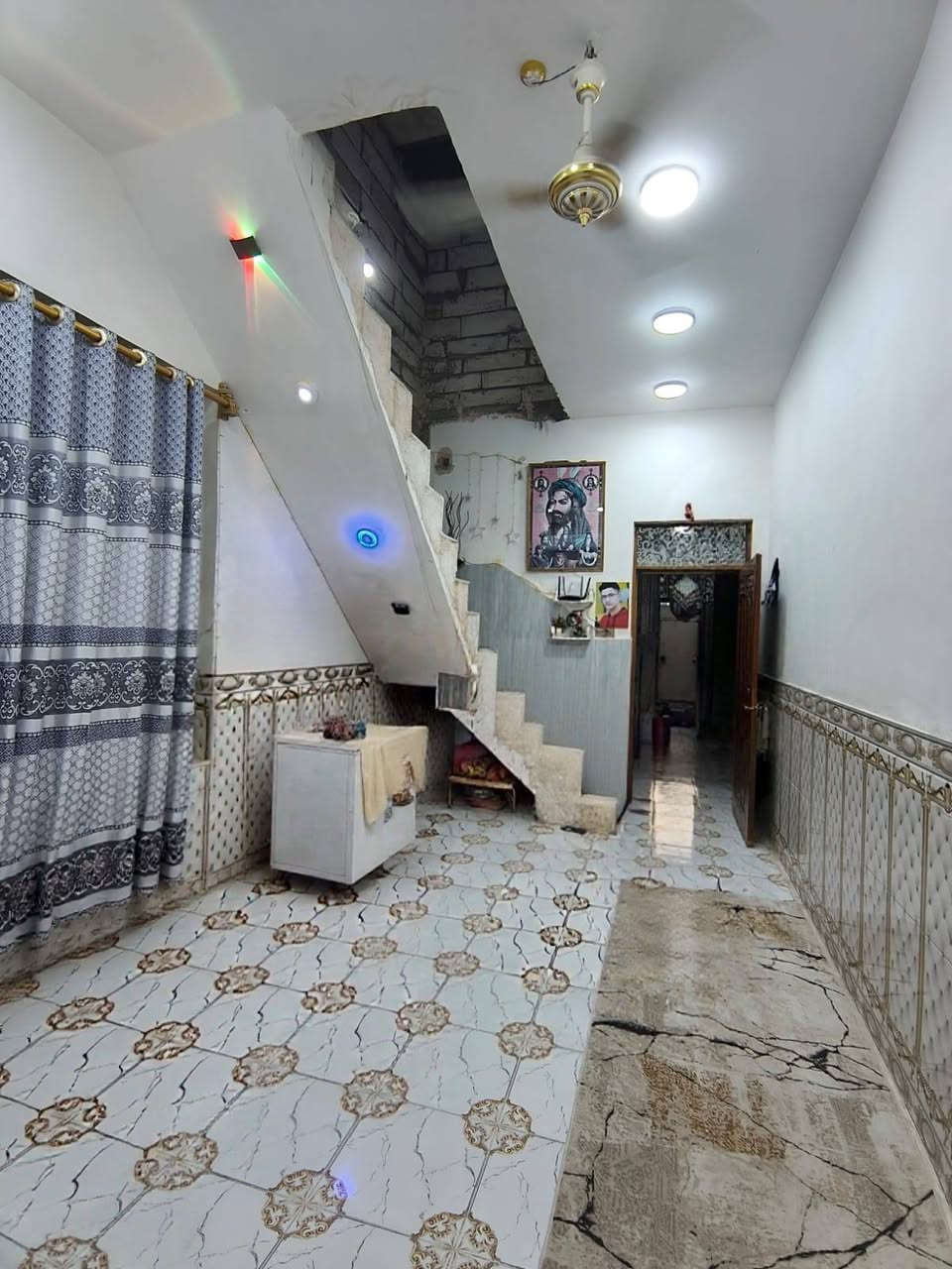 بيت للبيع 100 متر بلنداء منطقه 84 قرب مجمع ألاميرات السعر 73
***********
