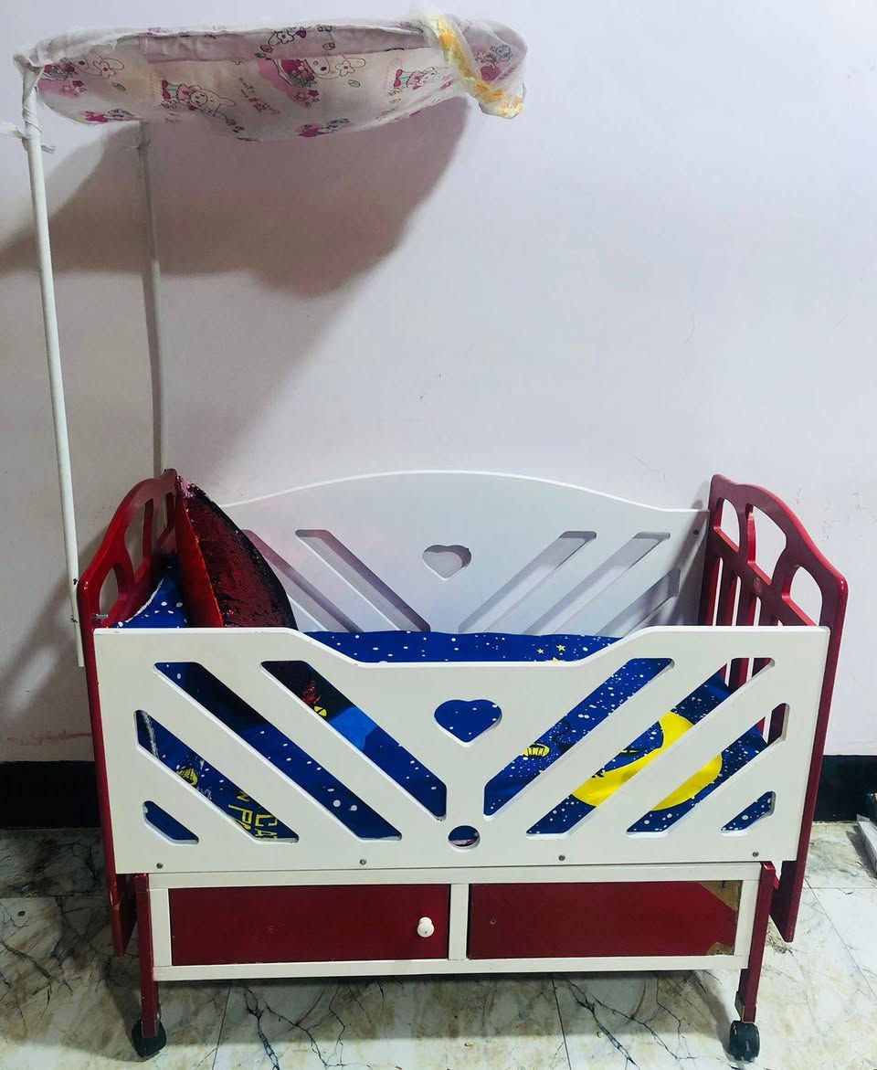 سرير طفل للبيع
سعر 65.
مع الدوشك


**إذا كنت صاحب هذا الإعلان وتريد حذفه لأي سبب، رجاءا أرسل رسالة إلى الدعم الفني**