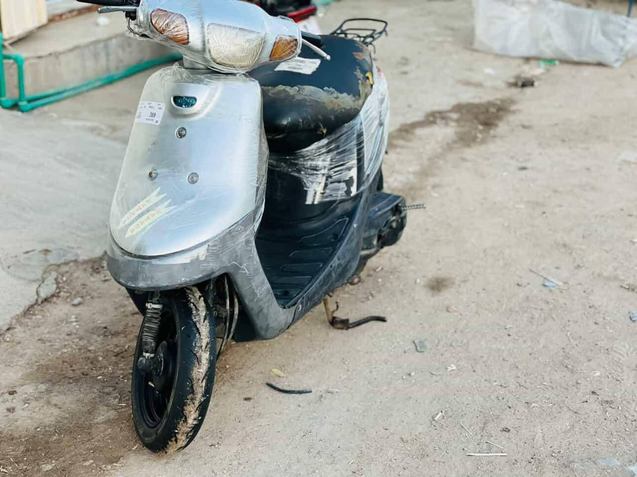 سلام عليكم دراجه بطه للبيع دراجه نضيفه كلش شاصي مكفول صوت بلكير مابيها كفراتها اصليه تايرات نضيفه كهربائيات شغاله اي نقص مابيها قرب مستشفى الكفيل بلعافيه عليه ياخذها مفتوحه مره وحده شلعتها حلوه عايزها بس باتري حته سلف تشتغل كربلاء سعر 375 بيه مجال بصيط شراي الاستفسار *********** واني بخدمتكم
