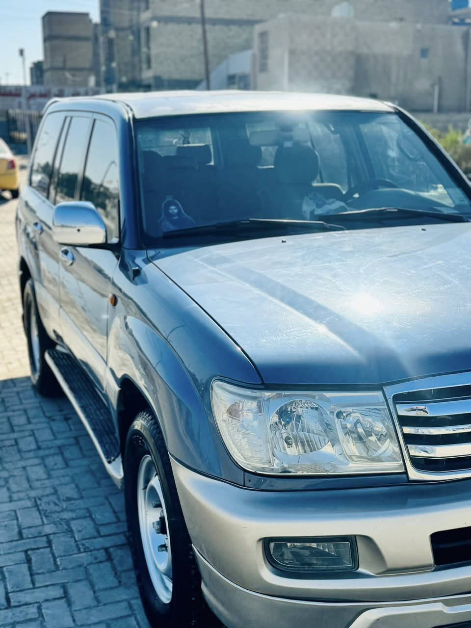 السلام عليكم لاند كروز للبيع 2007 السياره جديده كير مكينه كفاله عامه تخم تاير جديد تبريد ثلج تفئه شغاله بيه منضومه غاز السياره جاهزه ما تصرف عليه ربع رقم شمالي سليمانيه بسمي بيه اربع قطع صبغ السعر 175وبيه مجال مكان السياره بغداد البياع رقم الهاتف ***********
