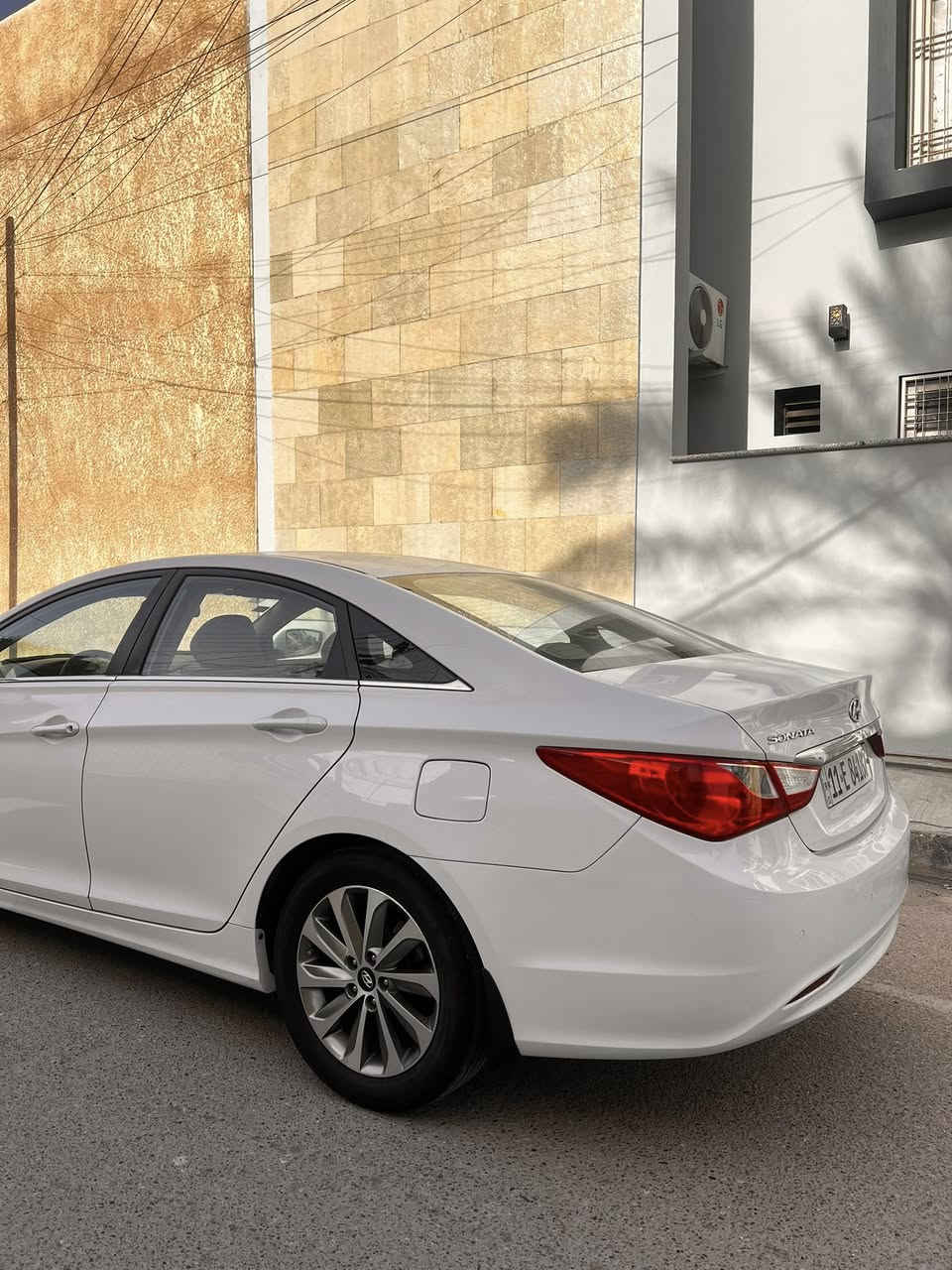 السلام عليكم 
هونداي سوناتا 2013 شكل 2014

خليجي مكفولة من الضربة والصبغ والبارد
مواصفات الشركة العامة معروفة كرسي كهرباء تحكمات فول حساس خلفي مكينة 2400 دوش شفتات مري شفط 
السيارة ماشية 79 الف حقيقي شرط الفحص كلش جديدة على ايد وحدة 
رقم بغداد الدولي بأسمي 
عنوان السيارة بغداد / الكرخ 
رقم الهاتف ***********
