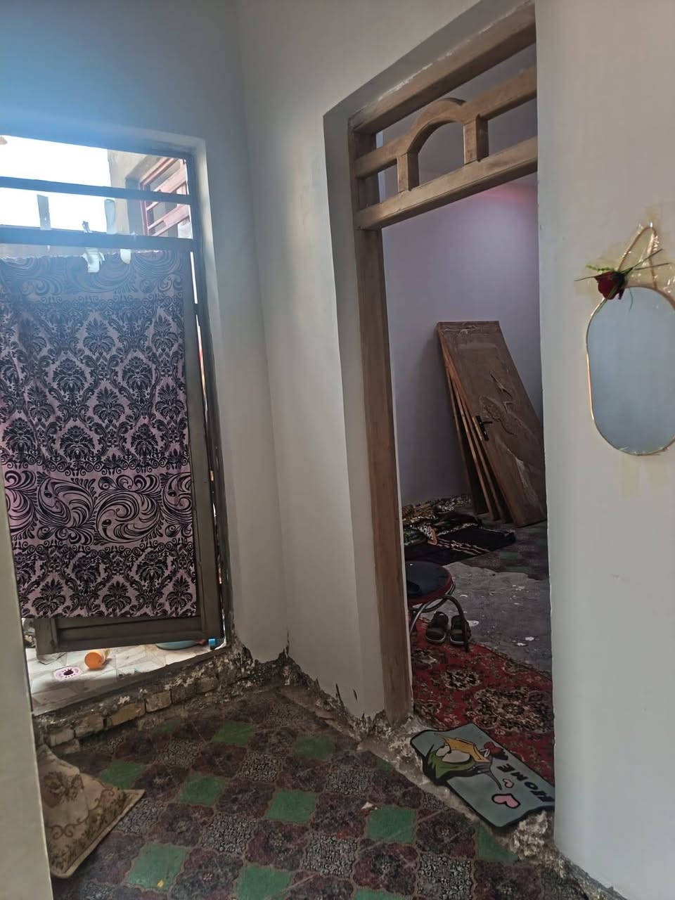 بيت للبيع 240م
+ قطعة للبيع 240م
حي الكوفة مقابل محطة عبد الحسن ملاغي فرع سيراميك بركات الحسين 
للاستفسار *********** 
خاص مغلق مكلف بالنشر
يتكون من 3 غرف وصاله ومطبح وديوانيه وصحيات بنيان حديث
