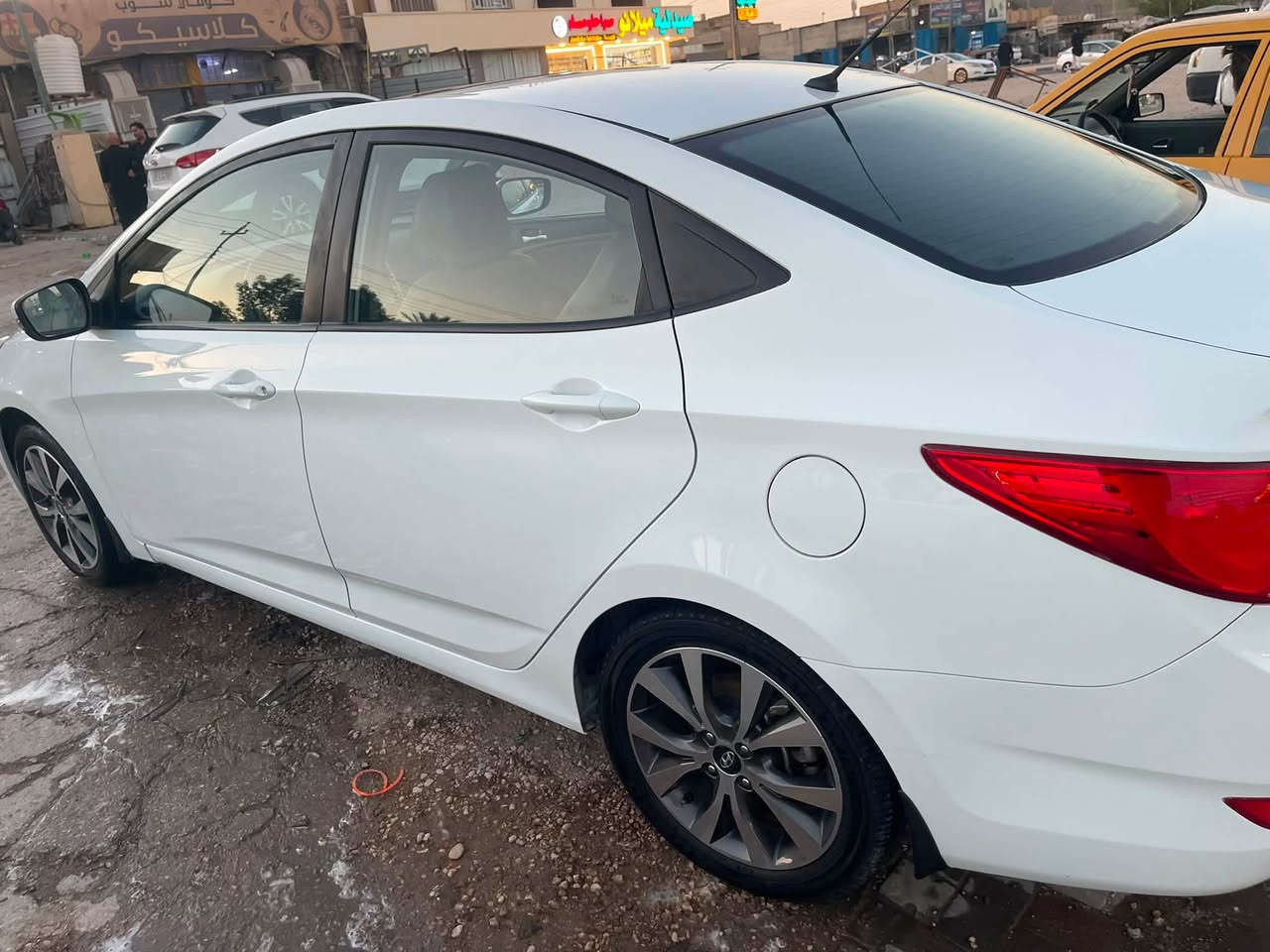 اكسنت ١٦ فول مواصفات
كامره تحكم ستيرن شاشه فتحه 
اشاير بالمري لد امامي ويل كب  
رقم كربلاء راعيها كربلاء 
بيها جاملغ امامي وبداية القماره صبغ فقط 
بيها باردات 
مكينه ١٦٠٠ دبل قطره 
راعيها يريد مداور 
مكانها كربلاء 
السعر ٩٤ وبيها مجال 
رقم ***********
