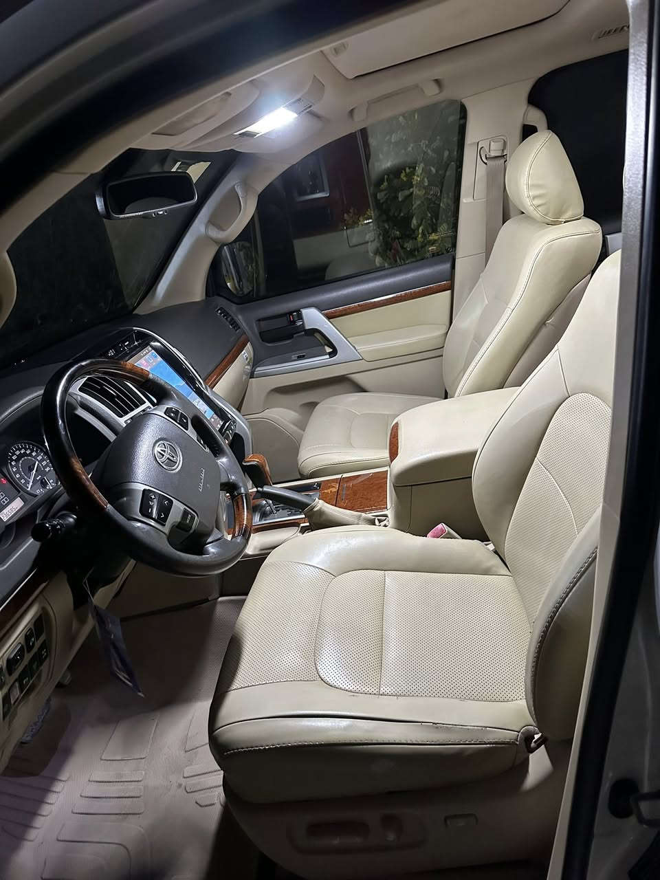 لاندكروز 2013 فول 1/1 ام الطفايه ثمانيه ايرباك اربع كامرات فول الفول مواصفات كلش هواي بيه تفاصيل اكثر عند الاتصال 
رقم اربيل بأسم شركه وكاله بأسمي عامه السعر 340 
***********
