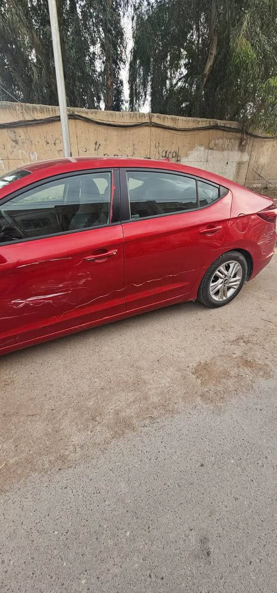النترا  2019 وارد امريكي نص فول معروفه شنو مواصفاتها شاشه كبيره محرك وكير المرغوب وغيرها 
سياره بجم كبس بيها طخطخات بأمريكا من الجوانب  ومصبوغه الجوانب 
وبالعراق بيا ملاحظات وشخوط من صفحه وحده على حطتها 
هي بالاصل مصبوغ الجوانب فا ابيع حزام حتى ما دوخك 
سياره مشيتها كلش حلوه من النوادر تشوف سياره وارد مامشتغل بيها الجك مال محرك لان بجم كبس 
لأستفسار  الاتصال 
*********** واتس اب بغداد, العراق

