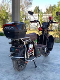 دراجه شحن للبيع دراجه قبل شهر اخذتها دراجه كلش نضيفه سعر ٧٥٠وبيها مجال...