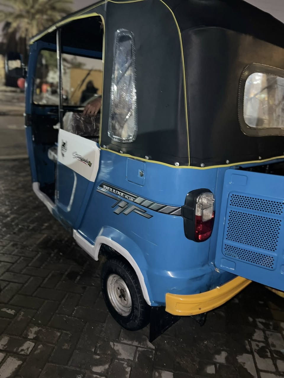 السلام عليكم تكتك للبيع رقم وسنوية التكتك مكفوله  بس بيها ضربه بلغد مكينه مكفوله مديل ٢٢ المكان الحيانيه شارع السيد السعر ٧ونص  الرقم ***********
