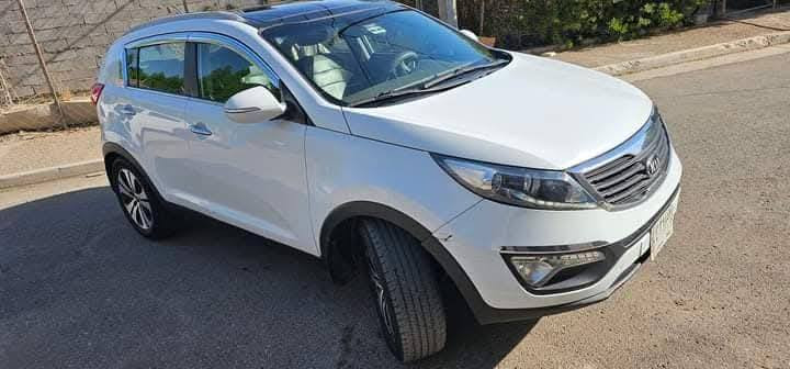 كيا سبورتج موديل 2014 السياره فول مواصفات بصمه بانوراما بيها قطعتين صبغ البابتين مثل ماموضح بالصور شخط بالباب والباب الثاني صار علمود توحيد اللون السياره استخدامها جدا نضيف مكان السياره البلديات السياره بالحقيقه احلى مابيها نقص نهائيا سعرها 155 قفل الشراي يتصل ***********
