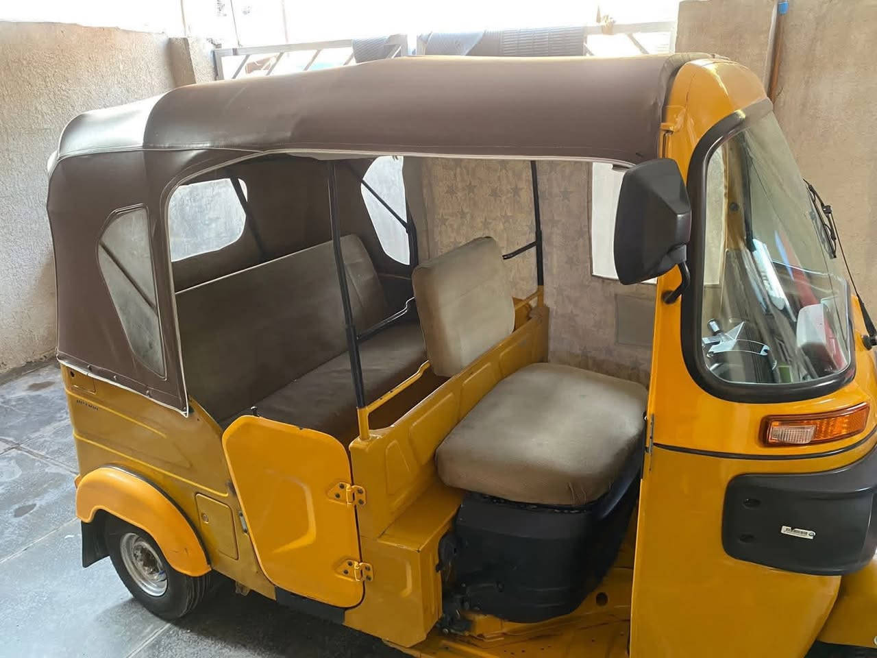 سلام عليكم شباب تكتك ٢١ البيع مكينه كفاله عامه بعدهي ببلكات شركه العنوان مدينه صدر رقم *********** بيهه طخه يم ليت ومعمره وشويه يم باب سعر ٧ وربع
