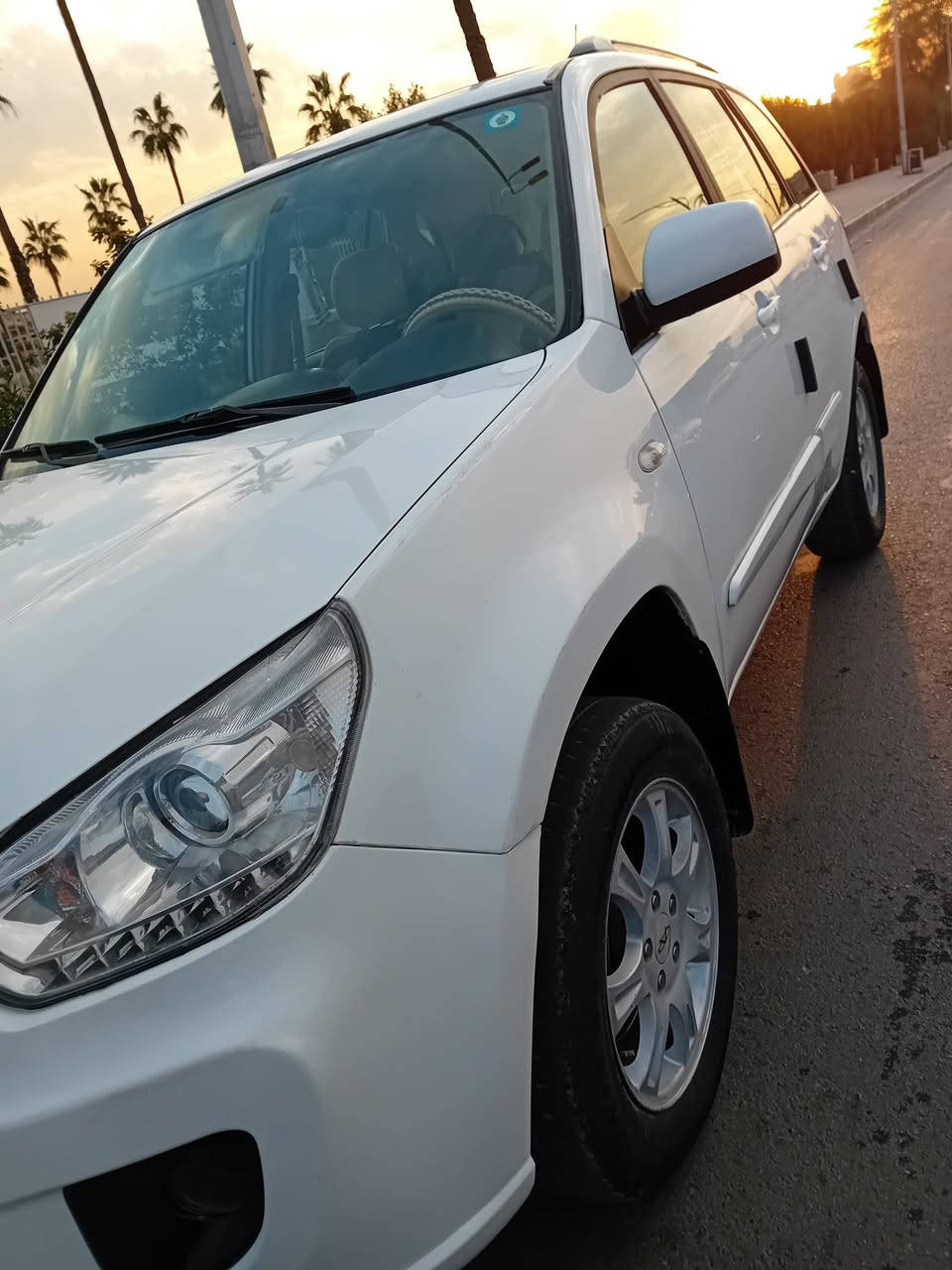 السلام عليكم سياره شيري تيكو للبيع موديل ٢٠١٣ رقم بغداد سياره بأسمي سنويه مجدده رقم دولي جديد مواصفات السيارة فتحة سقف تحكم ستيرن جهتين مرايات كهرباء جام كهرباء كشنات جلد تدفئة بالكشنات نظام ايكو مانع انزلاق تخم ويل كب تبريد شغال سيارة حلوة ونظيفة للاتصال ***********
