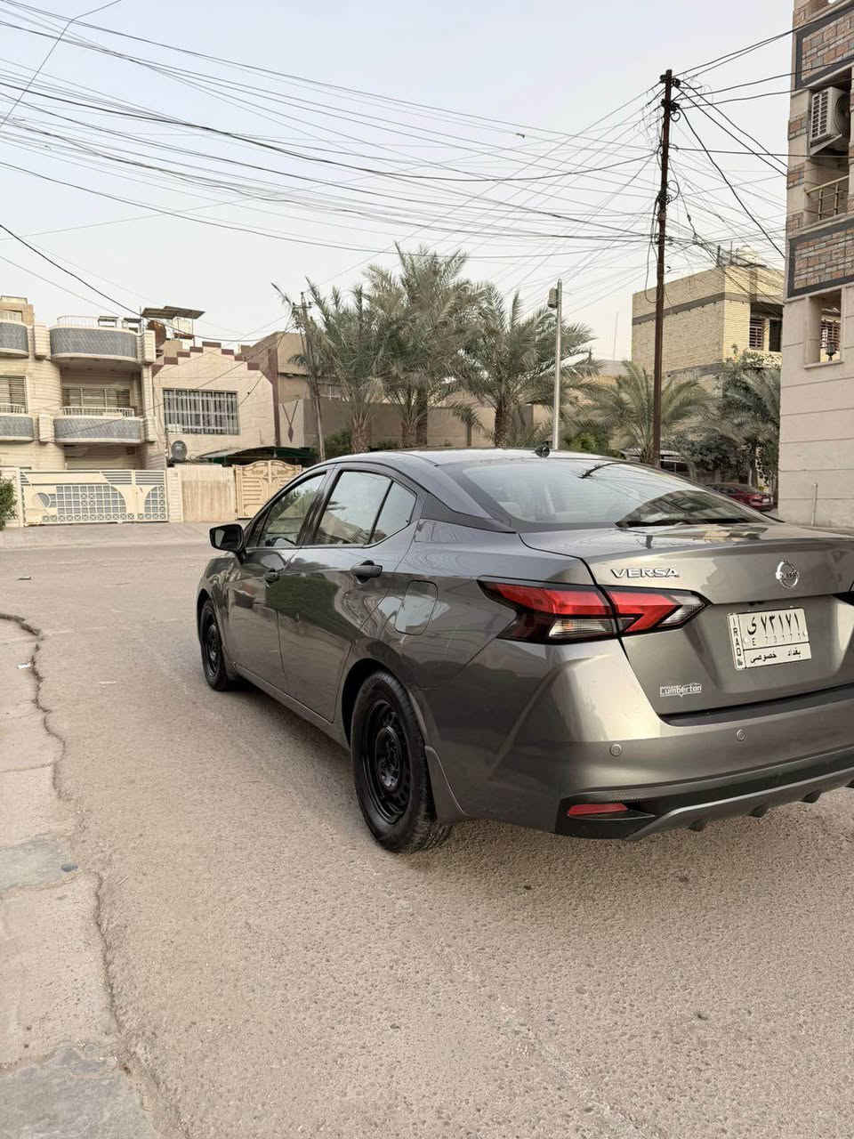 السلام عليكم 
نيسان ڤيرسا
موديل 2021 
معوقين 
امريكي  
حادث بنيد وجاملغ 
مواصفات عاديه 
بصمه تشغيل
تحكم مقود جهتين 
٣ انضمه قياده
السعر 117 ورقه وبيها مجال بسيط حك الجيه فقط 
بغداد (بغداد جديده)
للتواصل *********** بغداد, العراق
