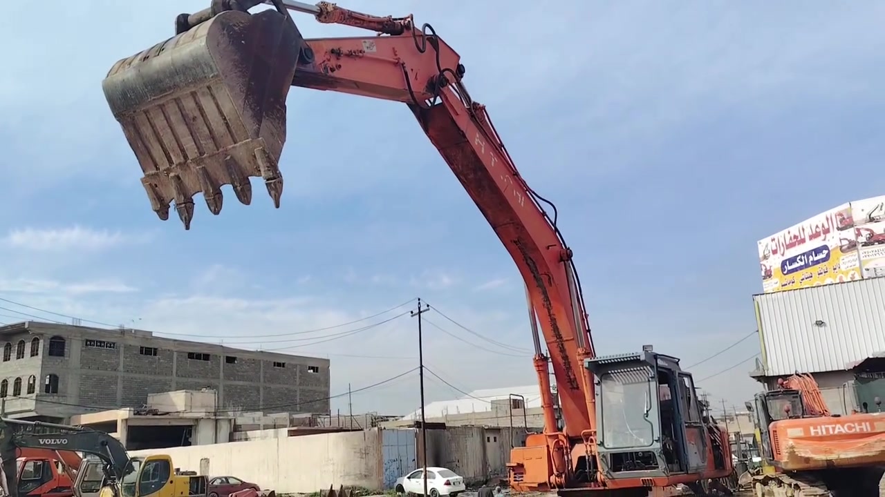 حفار البيع كامله بل شغل سعره مناسب حجم ٣٠٠ حفار خير من الله رقم صاحب حفار ***********
