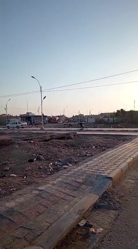 بيت للبيع ناحية اسديناويه قرب مدرسه صفيه الدين شارع تبليط وناره ونت
بيت للبيع ناحية اسديناويه قرب مدرسه صفيه الدين شارع تبليط وناره ونت
مساحة ٢٠٠متر طابو صرف  طابقين
بي غرفتين وصاله فوگ والطابق الأرضي ديوانية ومطبخ وصاله وغرفتين وصحيات استفسار اتصال على هذا الرقم *********** وبيك خير وتدلل
