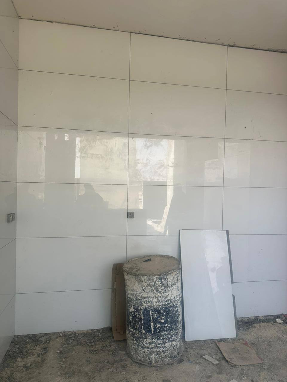 السلام علیکم خوتي أنا أشتغل خلفية سيراميك وكاشي و بورسلين، وكمان حجر للواجهات والأرضيات. أشتغل الأرضيات، السلالم، وكل شغل البورسلين والسيراميك..
رقم الواتساب ***********
شغلي درجة أولى، وأشتغل فقط بكربلاء.
