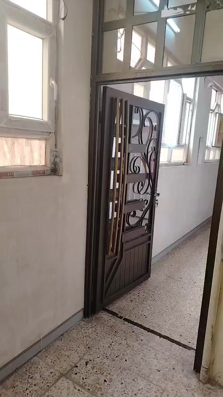 شقة للأيجار حي الصديق الأولى للتواصل ***********
