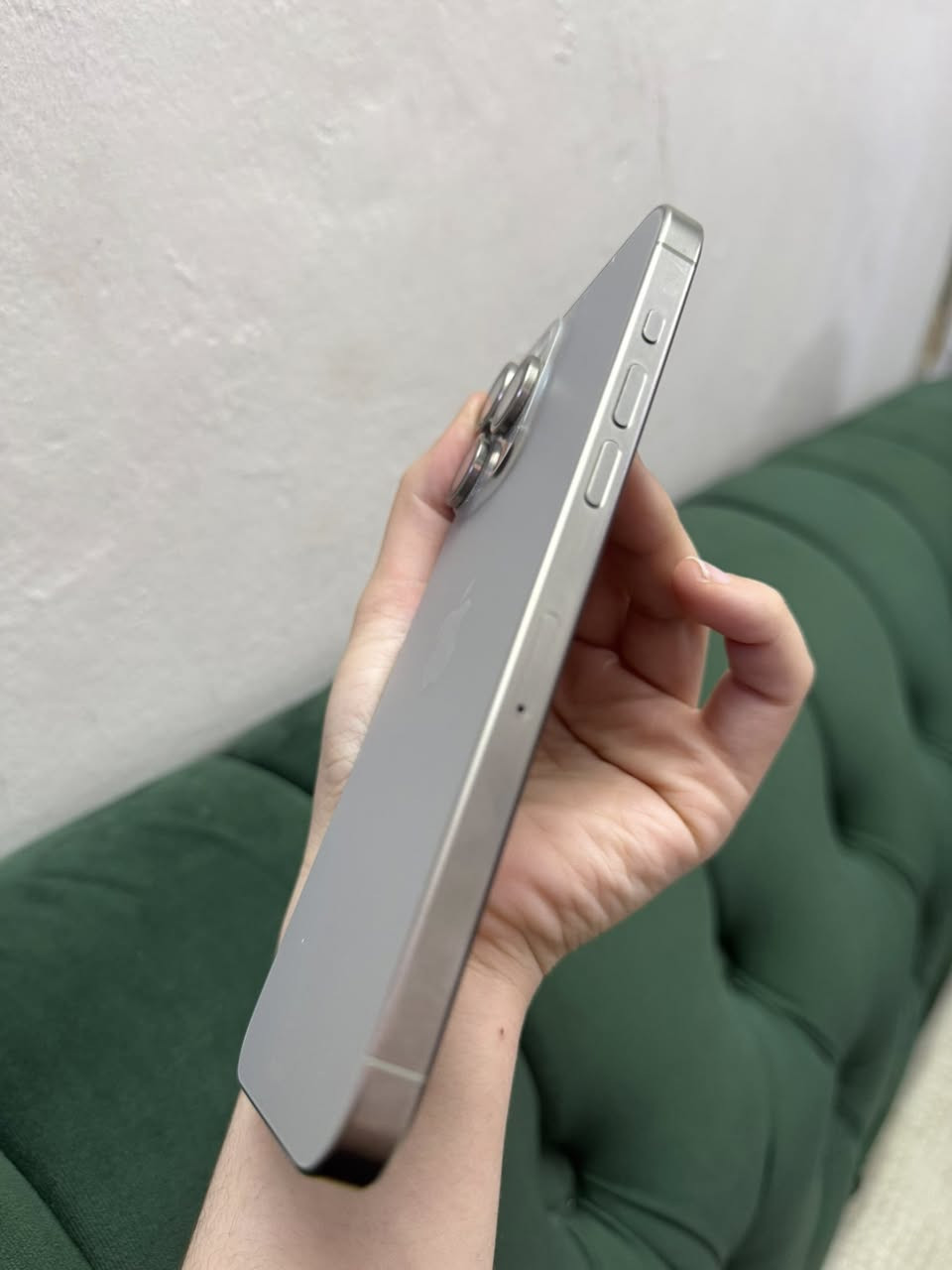 السلام عليكم
ايفون 15برو ماكس 

ملاحضه الجهاز شخط مابي 

بطاريه 86

-ذاكره 256

 (Water proof) واتر بروف

-ملحقات كامله (كارتونه الأصليه + واير)

-الجهاز نظيف حيل 

-السعر (مليون و 100) وبي مجال

 الجهاز ماستر شرق اوسط

 بغداد ول تواصل ***********
