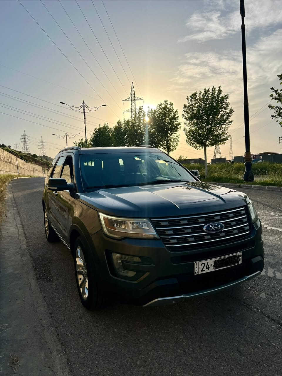 اكسبلور ٢٠١٦
بصمه 
تشغيل عن بعد 
كشنات جلد 
فول بدون سلايد و بدون دبل 
كشن جلد كهرب 
الضرر جاملغين بدون دواخل بدون ارباك 
السيارة علا وضع الشركة كلشي بشرط 
رقم دهوك 
*********** واتساب
